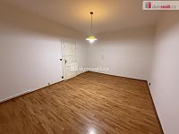 Pronájem 1+1 36 m2 P4 Nusle nezařízený cihla balkon - 6