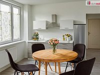 Prodej bytu 2+kk v osobním vlastnictví v cihlovém domě, Karlovy Vary  - vizualizace možného vzhledu pokoje s kuchyň.koutem