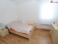 Krásná novostavba rodinného domu se zahradou a garáží v Rájově - 11