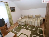 Krásná novostavba rodinného domu se zahradou a garáží v Rájově - 12