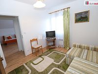 Krásná novostavba rodinného domu se zahradou a garáží v Rájově - 13