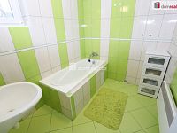 Krásná novostavba rodinného domu se zahradou a garáží v Rájově - 22