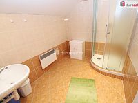 Krásná novostavba rodinného domu se zahradou a garáží v Rájově - 24