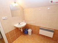 Krásná novostavba rodinného domu se zahradou a garáží v Rájově - 25