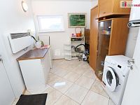 Krásná novostavba rodinného domu se zahradou a garáží v Rájově - 27