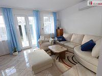 Krásná novostavba rodinného domu se zahradou a garáží v Rájově - 4