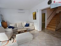 Krásná novostavba rodinného domu se zahradou a garáží v Rájově - 6