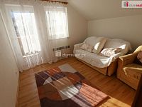 Krásná novostavba rodinného domu se zahradou a garáží v Rájově - 8