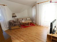 Krásná novostavba rodinného domu se zahradou a garáží v Rájově - 9