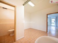 K prodeji, komerční prostor (50,1 m2) v přízemí bytového domu u Cinestaru na sídl. Máj, České Budějovice, ul. J. Bendy č.p. 34 - 13