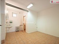 K prodeji, komerční prostor (50,1 m2) v přízemí bytového domu u Cinestaru na sídl. Máj, České Budějovice, ul. J. Bendy č.p. 34 - 13