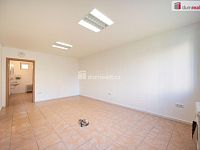 K prodeji, komerční prostor (50,1 m2) v přízemí bytového domu u Cinestaru na sídl. Máj, České Budějovice, ul. J. Bendy č.p. 34 - 3