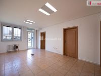 K prodeji, komerční prostor (50,1 m2) v přízemí bytového domu u Cinestaru na sídl. Máj, České Budějovice, ul. J. Bendy č.p. 34 - 5