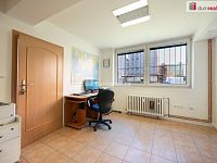 K prodeji, komerční prostor (50,1 m2) v přízemí bytového domu u Cinestaru na sídl. Máj, České Budějovice, ul. J. Bendy č.p. 34 - 9