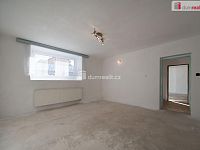 K prodeji, rodinný dům s garážemi, chlévy, stodolou, sýpkou a uzavřeným dvorem v obci Psárov, č.p. 5 - 12