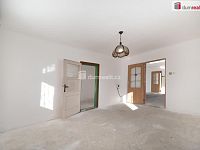 K prodeji, rodinný dům s garážemi, chlévy, stodolou, sýpkou a uzavřeným dvorem v obci Psárov, č.p. 5 - 16