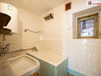 K prodeji, rodinný dům s garážemi, chlévy, stodolou, sýpkou a uzavřeným dvorem v obci Psárov, č.p. 5 - 19