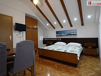 Pronájem bytu 1+ 1, 45 m2, suterén