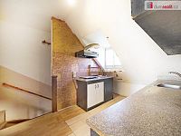 RD se sklepem, garáží, studnou a zahradou - 29