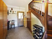 RD se sklepem, garáží, studnou a zahradou - 8