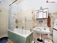 RD se sklepem, garáží, studnou a zahradou - 9