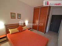 Pronájem 3+kk 70 m2 P8 Karlín balkon novostavba garážové stání zařízený sklep - 14