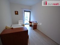 Pronájem 3+kk 70 m2 P8 Karlín balkon novostavba garážové stání zařízený sklep - 15