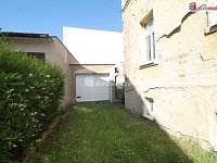 Krásný udržovaný byt 2+1 ve druhém patře cihlové vily v Mariánských Lázních s velkým sklepem a podílem na zahradě - 20