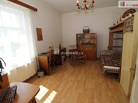 Krásný udržovaný byt 2+1 ve druhém patře cihlové vily v Mariánských Lázních s velkým sklepem a podílem na zahradě - 6