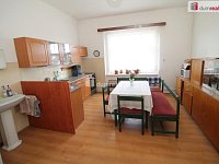 Krásný udržovaný byt 2+1 ve druhém patře cihlové vily v Mariánských Lázních s velkým sklepem a podílem na zahradě - 10