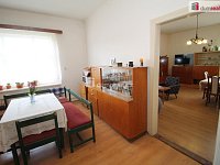 Krásný udržovaný byt 2+1 ve druhém patře cihlové vily v Mariánských Lázních  - 8