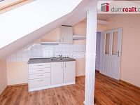 pronájem bytu podkrovní 1+1 53 m2 v centru Kolína