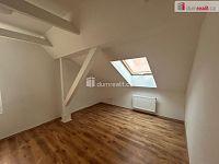 pronájem bytu podkrovní 1+1 53 m2 v centru Kolína