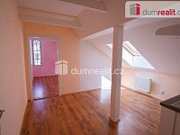 pronájem bytu podkrovní 1+1 53 m2 v centru Kolína - 11