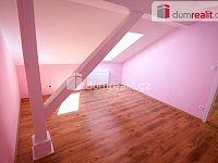 pronájem bytu podkrovní 1+1 53 m2 v centru Kolína - 2