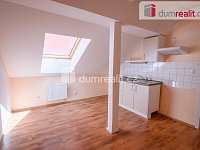 pronájem bytu podkrovní 1+1 53 m2 v centru Kolína - 3