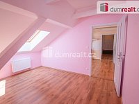 pronájem bytu podkrovní 1+1 53 m2 v centru Kolína - 4