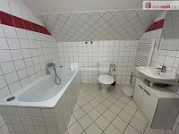 pronájem bytu podkrovní 1+1 53 m2 v centru Kolína - 5