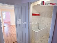 pronájem bytu podkrovní 1+1 53 m2 v centru Kolína - 7