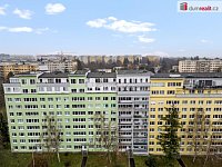 Byt 1+kk s výhledem na Prahu u metra Střížkov - 12