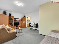 Byt 1+kk s výhledem na Prahu u metra Střížkov - 7