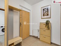 Byt 1+kk s výhledem na Prahu u metra Střížkov - 8