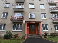 Prostorný udržovaný byt 3+1 v přízemí cihlové budově v klidné části Mariánských Lázních - 11