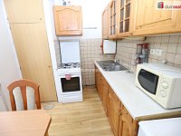 Prostorný udržovaný byt 3+1 v přízemí cihlové budově v klidné části Mariánských Lázních - 4