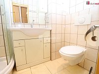 Prostorný udržovaný byt 3+1 v přízemí cihlové budově v klidné části Mariánských Lázních - 9