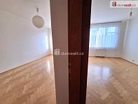 pronájem 3+1 s pracovnou 102 m² P10 Strašnice Dětská nezařízen 2x balkon - 12