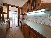 pronájem 3+1 s pracovnou 102 m² P10 Strašnice Dětská nezařízen 2x balkon - 3