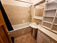 pronájem 3+1 s pracovnou 102 m² P10 Strašnice Dětská nezařízen 2x balkon - 8