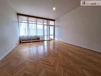 pronájem 3+1 s pracovnou 102 m² P10 Strašnice Dětská nezařízen 2x balkon - 8