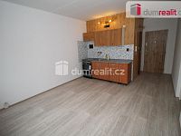 Slunný byt 1+1 ve druhém patře panelového domu s výtahem